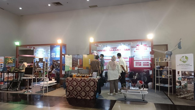 Festival Koperasi dan UMKM 2022 di Convention Hall Smesco Jakarta, Kamis (8/12/2022). Foto: Ave Airiza Gunanto/kumparan