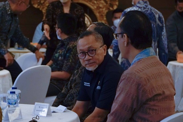 Menteri Perdagangan Zulkifli Hasan menyampaikan keynote speech pada kick-off Harbolnas 2022 di Kantor Kementerian Perdagangan, Jakarta, Kamis (8/12/2022). Foto: Jamal Ramadhan/kumparan