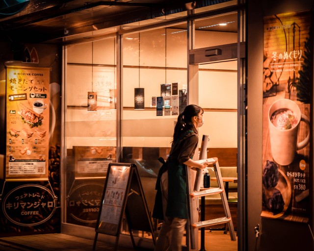 Ilustrasi kerja sampingan malam hari. Foto: Unsplash