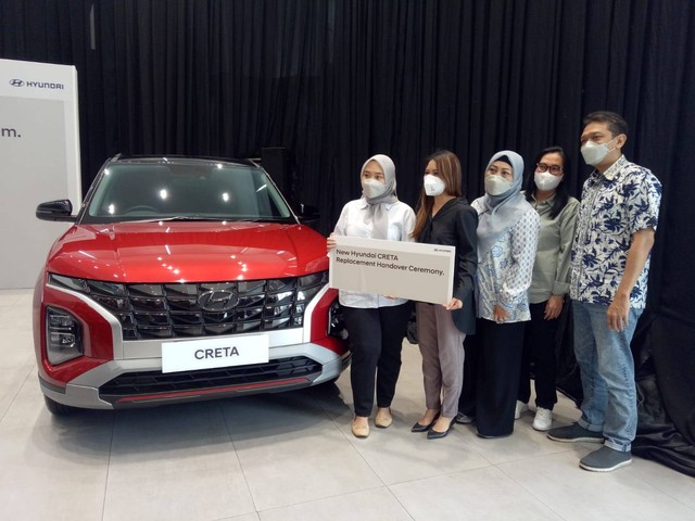 Handover Hyundai Creta Replacement Guarantee Program kepada konsumen di Cibubur Foto: Rizki Fajar Novanto/kumparan