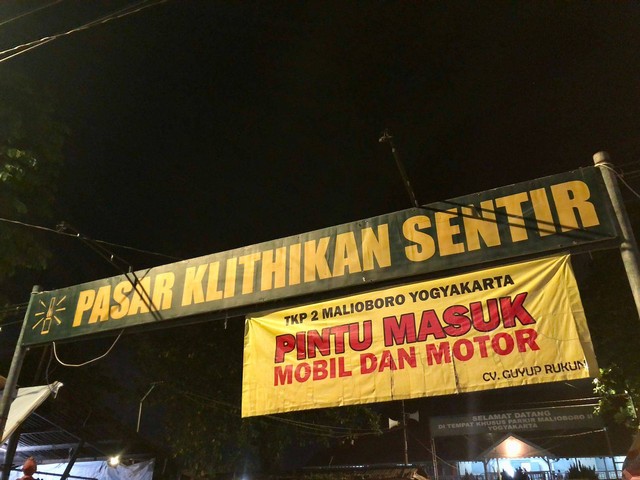 Pasar Klithikan Sentir, Daerah Istimewa Yogyakarta ( Dok : Pribadi )
