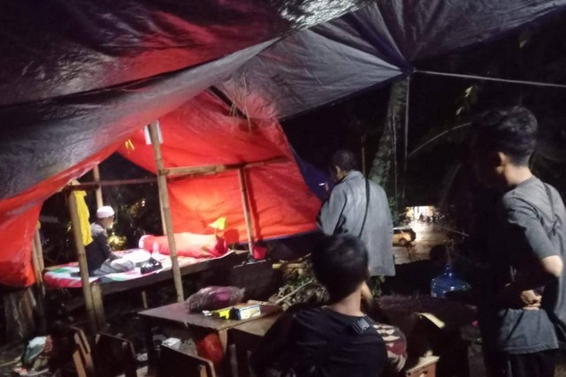 Seorang pengungsi korban gempa bumi Cianjur, Anda (60) meninggal dunia di tenda pengungsian.  Foto: Dok. Istimewa