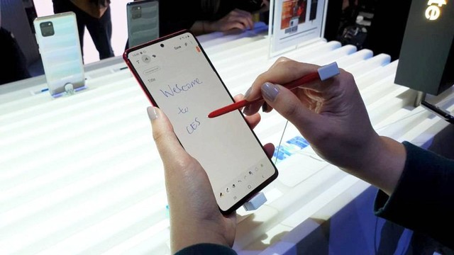 Samsung yang ada pensilnya: Galaxy Note 10 Lite. Foto: Muhammad Fikrie/kumparan