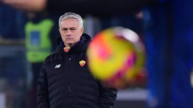 Permainan sepak bola terdiri atas. Foto: Alberto Lingria/REUTERS
