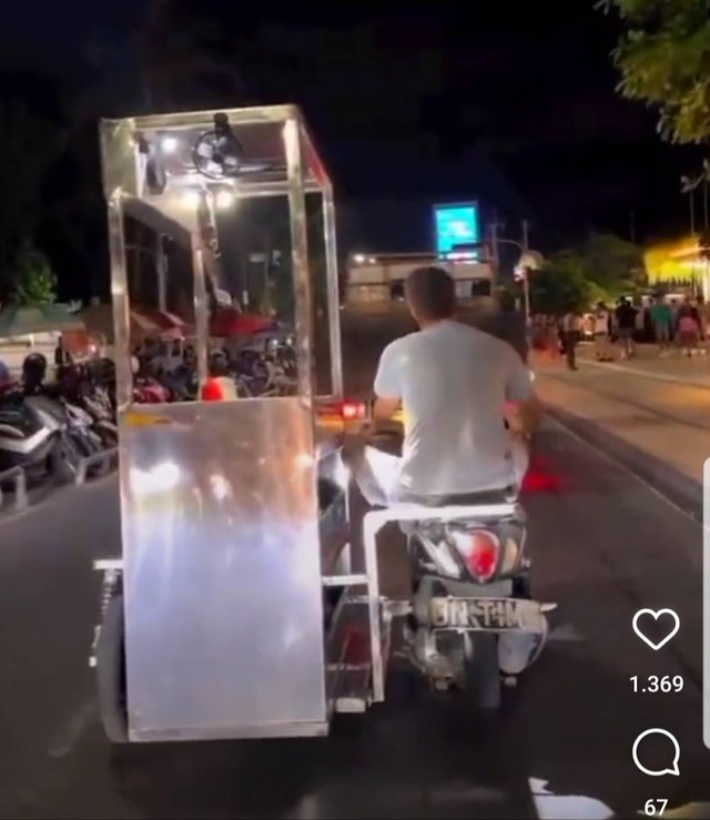 Screemshot video bule yang viral karena berjualan burger di Kuta, Bali - IST