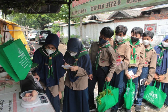 Hari Anti Korupsi Internasional, Pelajar Sidak Timbangan Pedagang Pasar