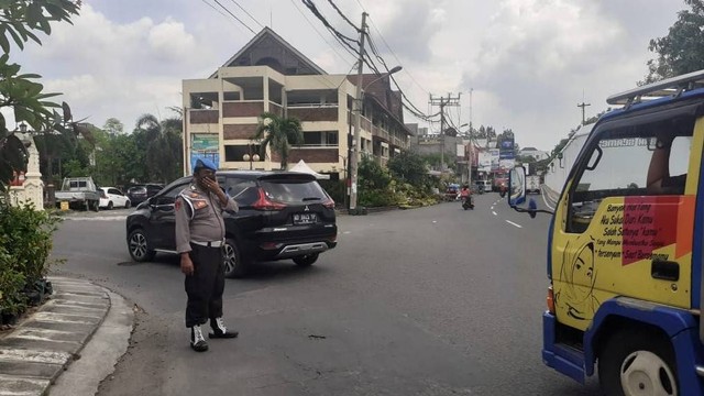 Arus lalu lintas di sekitar Pura Mangkunegaran, Solo, masih terlihat lengang dan lancar, Jumat (09/12/2022) siang. FOTO: Agung Santoso