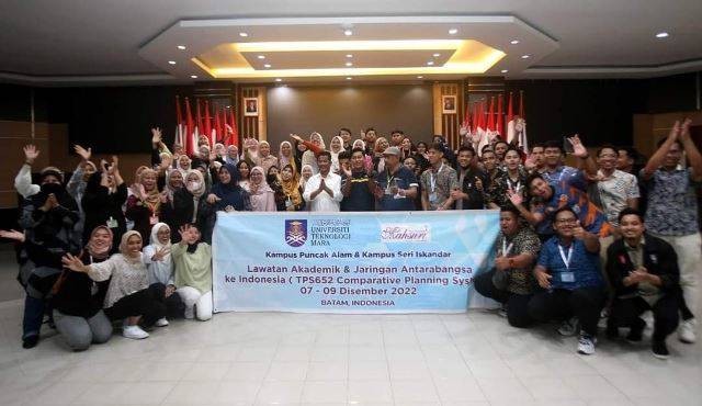 Wali Kota Batam Rudi bersama dosen dan mahasiswa Universiti Teknologi MARA (UITM) Malaysia (Foto: ist)