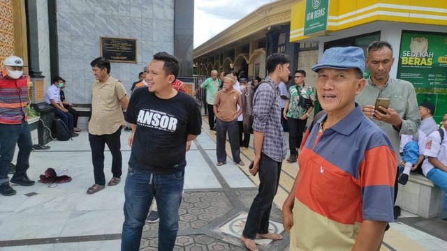 Belasan Sepatu di Masjid Agung Jombang Raib saat Ditinggal Salat Jumat