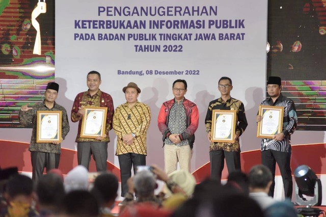 Desa Cangkingan Kecamatan Kedokan Bunder Kabupaten Indramayu mendapatkan anugerah dari Komisi Informasi (KI) Provinsi Jawa Barat sebagai Desa dengan Keterbukaan Informasi Publik (KIP). Foto: Istimewa