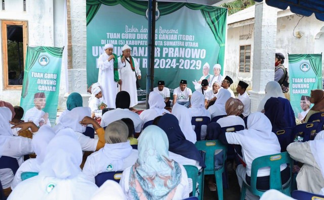 Zikir dan deklarasi dukung Ganjar Pranowo di Dusun Pematang Sentang, Desa Pantai Cermin, Kecamatan Tanjung Pura, Langkat, Sumatera Utara (Sumut), Jumat (9/12/2022) sore. Foto: Dok. Istimewa