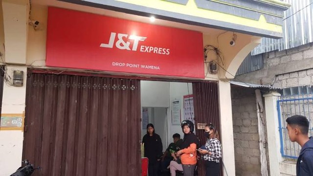 Kantor J&T Express Wamena. (BumiPapua.com/Stefanus Tarsi) 