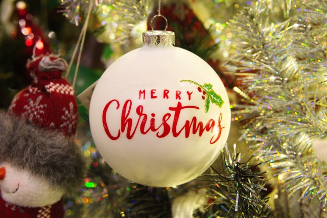 Ilustrasi Ucapan Selamat Natal Kristen. Foto: Unsplash/Robert Linder.