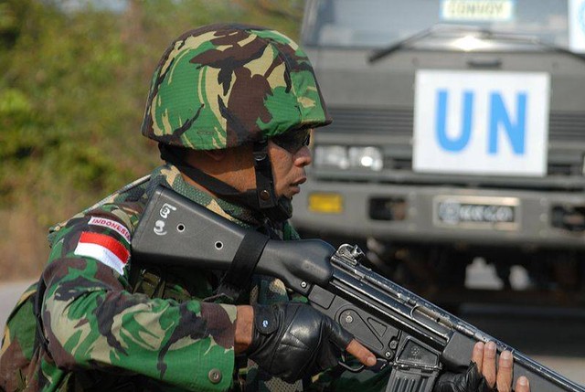 credit: https://commons.wikimedia.org/wiki/File:Indonesian_Army_infantryman_participating_in_the_GPOI.jpg 