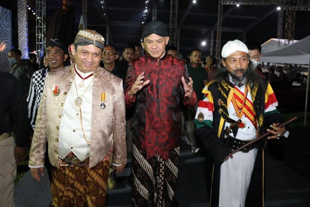 Gubernur Jawa Tengah bertemu raja se-Nusantara dan pimpinan kerajaan mancanegara dalam acara Festival Adat Budaya Nusantara ke-II di Kawasan Candi Borobudur, Magelang, Jawa Tengah. Foto: Dok. Istimewa