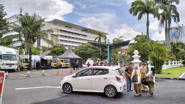 Suasana sekitar Pendopo Royal Ambarrukmo jelang akad nikah Kaesang Pangarep dan Erina Gudono, Sabtu (10/12/2022). Foto: Maria Wulan/Tugu Jogja