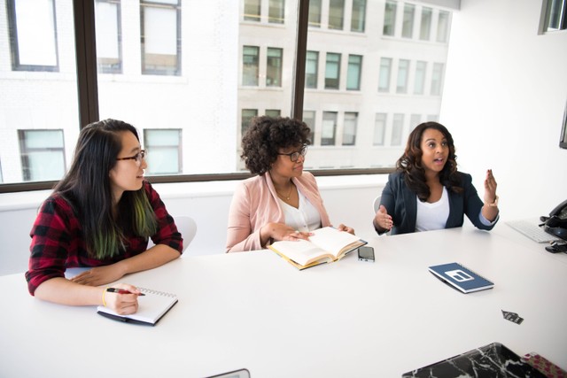 Women Working. Sumber : Pexels.com