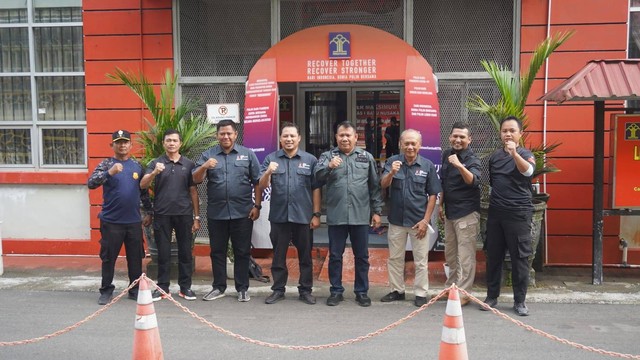 Foto Bersama Kalapas Batu dan Komisi Penanggulangan Aids kabupaten Cilacap