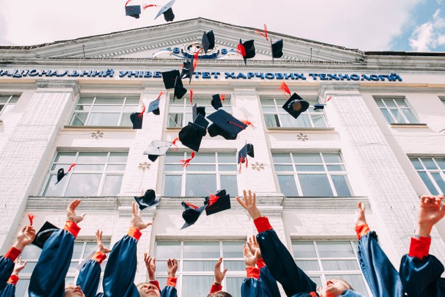  Ucapan Selamat Sidang Skripsi untuk Diri Sendiri, Foto Unsplash/Vasily Koloda