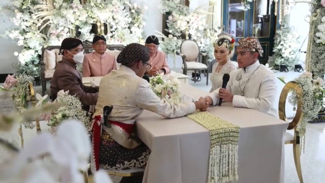 Suasana akad nikah Kaesang Pangarep dan dan Erina Gudono di Pendopo Royal Ambarrukmo Yogyakarta, Sabtu (10/12/2022). Foto: Youtube/Presiden Joko Widodo