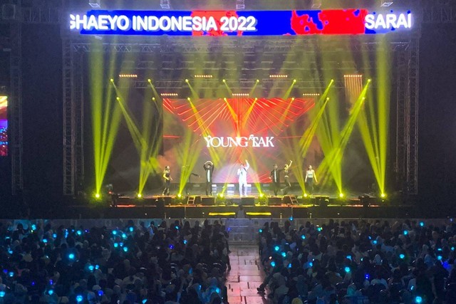 Penampilan Young Tak di acara Saranghaeyo Indonesia 2022.  Foto: Mutiara Oktaviana/kumparan