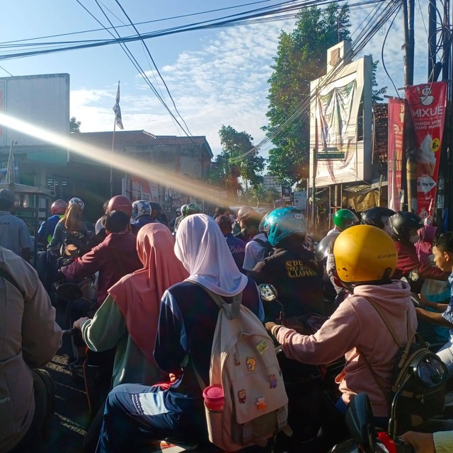 Foto kemacetan di Ciledug (sumber foto: Puji Lestari Maharani)