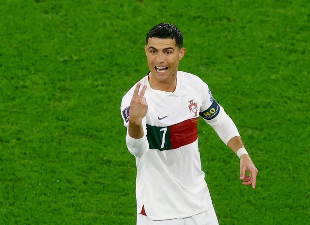 Cristiano Ronaldo dari Portugal bereaksi pada pertandingan perempat final Piala Dunia 2022 antara Maroko melawan Portugal di Stadion Al Thumama, Doha, Qatar - 10 Desember 2022.
 Foto: Paul Childs/REUTERS
