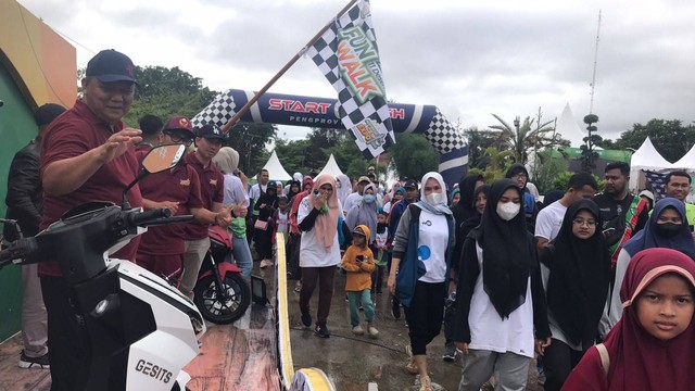 Jalan santai dalam rangkaian kegiatan Adhyaksa Expo 2022 di Banda Aceh. Foto: Hendro