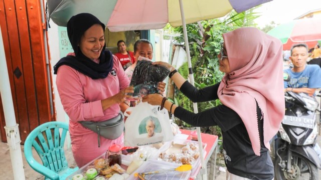 Kowarteg Indonesia bersama dengan para pedagang pasar di Jakarta Timur mendeklarasikan dukungan kepada Ganjar Pranowo menjadi Presiden 2024. Foto: Dok. Istimewa