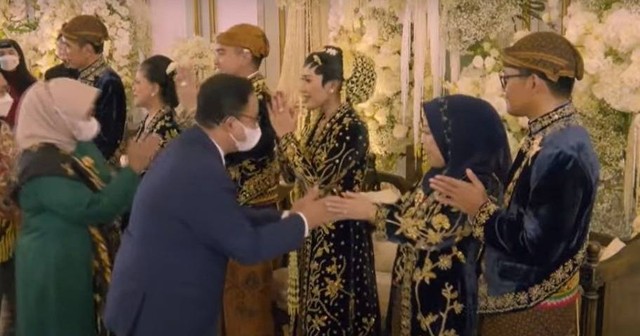 Anies Baswedan hadiri resepsi pernikahan Kaesang-Erina di Solo. Foto: Youtube/ Presiden Joko Widodo