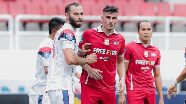 Pertandingan Liga 1 antara Arema FC vs Persis Solo di Stadion Jatidiri, Semarang, Minggu (11/12/2022). Foto: Instagram/@persisofficial