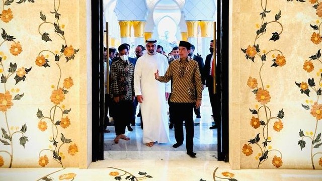 Presiden Jokowi terima kedatangan Putra MBZ di Solo. Foto: Biro Pers Sekretariat Presiden