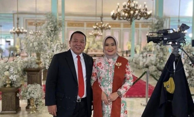 Gubernur Lampung Arinal Djunaidi bersama sang istri Riana Sari turut menghadiri acara tasyakuran pernikahan Kaesang Pangarep dan Erina Gudono. | Foto : Diskominfotik Provinsi Lampung