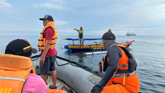 Tim SAR Cari Buruh Bangunan Yang Tenggelam Di Perairan Morowali ...