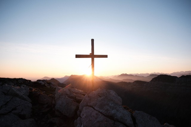 Ilustrasi Puisi Kelahiran Yesus. Foto: Unsplash/Yannick Pulver.