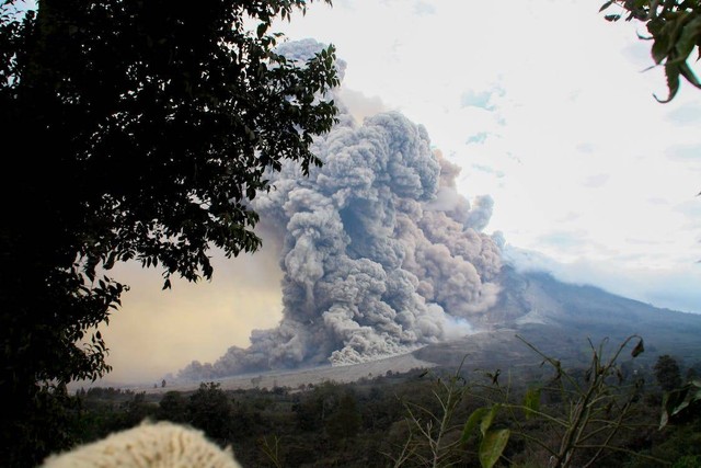 Ilustrasi mengenai Gunung Semeru(https://images.pexels.com/photos/11754080/pexels-photo-11754080.jpeg?auto=compress&cs=tinysrgb&w=1260&h=750&dpr=1)