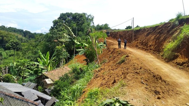 Foto paska gempabumi Cianjur (Sumber Foto : Tim Reaksi Cepat Bencana, Badan Informasi Geospasial, Desember 2022)