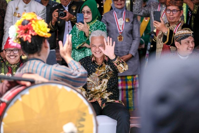 Gubernur Jawa Tengah Ganjar Pranowo yang menghadiri Festival Adat Budaya Nusantara (FABN) yang digelar di kawasan Candi Borobudur, Magelang, Jawa Tengah. Foto: Dok. Istimewa