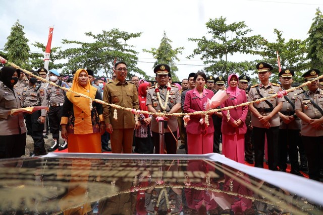 Kapolda Sumut Irjen Pol Panca Putra saat meresmikan Polres Labusel. Foto: Polda Sumut