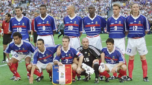 Skuat Prancis di Piala Dunia 1998. (Foto: DANIEL GARCIA / AFP)