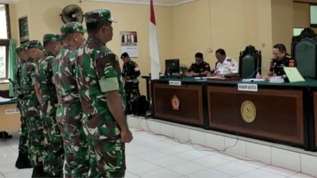 Sidang 5 personel TNI terdakwa kasus pembunuhan dengan mutilasi di Timika. (Foto istimewa) 
