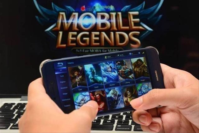 Ilustrasi pemain Mobile Legends dengan Emblem Karina. Foto: Shutterstock