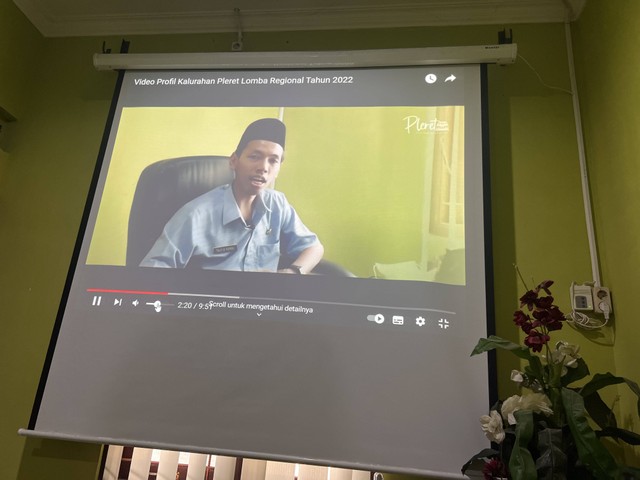 Video profil Kalurahan Pleret untuk lomba desa tingkat regional 2022 dipaparkan saat studi banding dari salah satu kelurahan di Jawa Timur. Foto: ESP