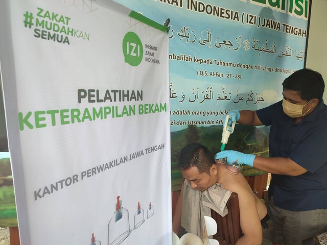 Pelatihan Bekam Gratis Kepada 5 Dhuafa dari IZI Jateng