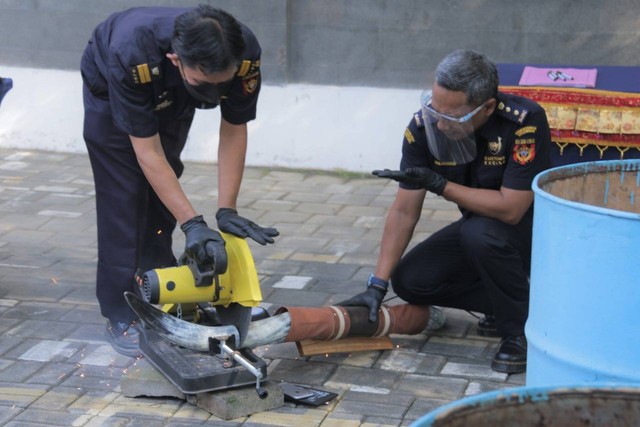 Pemusnahan barang ilegal di bea cukai bandara Ngurah Rai, Bali - IST