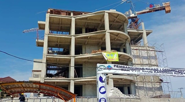 Ilustrasi: Pembangunan gedung baru 5 lantai RSUD Kardinah Kota Tegal, Jawa Tengah, pada pertengahan November 2022 lalu.