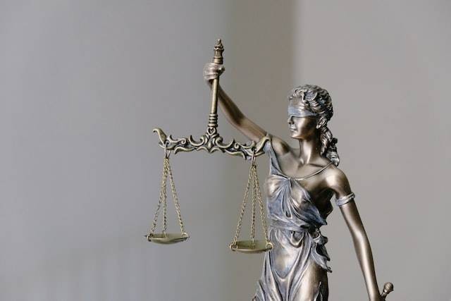 Ilustrasi Makna Sosiologi Hukum terhadap Ilmu Hukum, Foto Unsplash Tingey Injury Law Firm