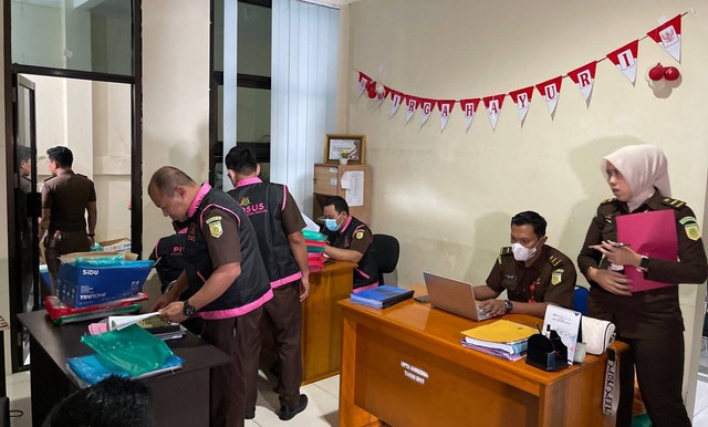 Geledah Kantor Dinkes Ternate Jaksa Sita Sejumlah Dokumen Anggaran