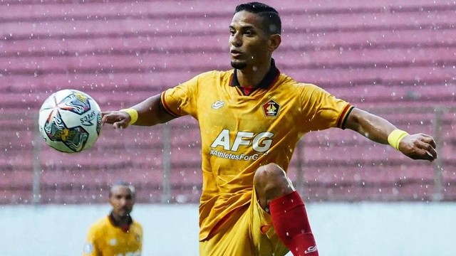 Pertandingan antara Persebaya vs Persik di Liga 1 di Stadion Maguwoharjo, Sleman, Selasa (13/12/2022). Foto: Instagram/@persikfcofficial