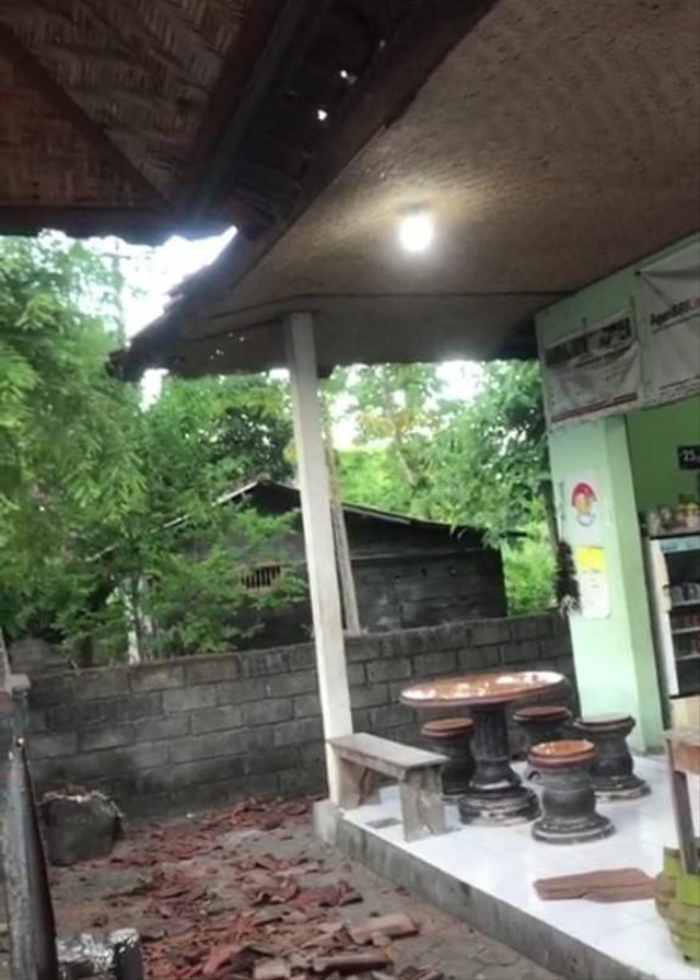 Kerusakan salah-satu rumah warga di Karangasem, Bali - Screenshot video